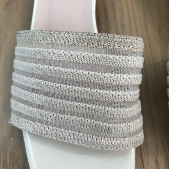 Light pink blush slip on sandals clear block heels size 6 cute vintage - Picture 3 of 6